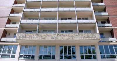 In the 19503, it had been rebuilt
as a condominium. - Getting Away with Murder(s)