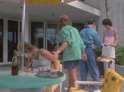 In the car. Stay.
Back, back. - Miami Vice