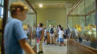 In the century since Tut's tomb
was first opened, that glittering - Tutankhamun: Secrets of the Tomb
