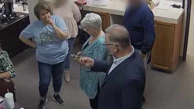 In the footage, it seems
that a bail bondsman - Trump: The Criminal Conspiracy Case