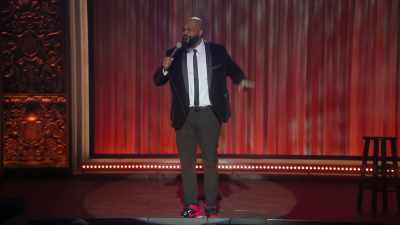 In the fourth quarter
with the final shot! - Marlon Wayans Presents: The Headliners