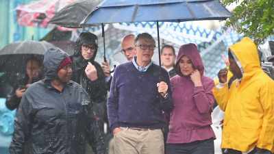 In the meantime, he
reached milestones - Tech Billionaires: Bill Gates