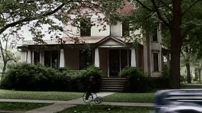 IN THE SAME NEIGHBORHOOD
WHERE TOM GREW UP - America in Color