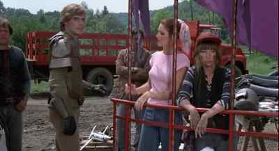 In the side hacks,
the knights don't use the rail. - Knightriders