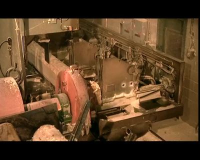IN THIS SAWMILL,
THERE ARE TWO PRODUCTION LINES. - How It's Made