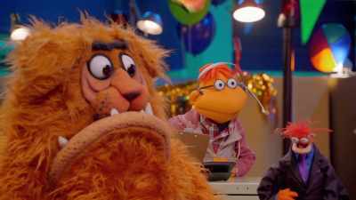 In three, two, one. Throw socks! - Muppets Now