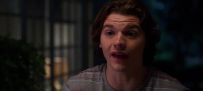 [INAUDIBLE DlALOUGE] - The Kissing Booth 2