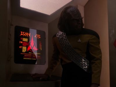 - Incoming message.
- On viewer. - Star Trek: The Next Generation