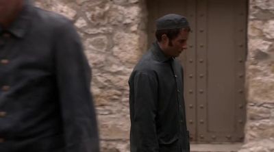 - (indistinct chatter)
- (guard): Keep away. - Murdoch Mysteries