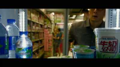 -(INDISTINCT CHATTER)
-(HORN HONKING) - Geostorm