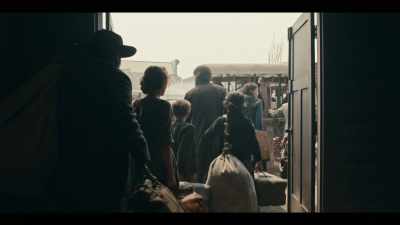 [indistinct chatter,
horse whinnying] - Billy the Kid