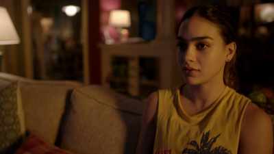 [indistinct chatter on TV] - Vida