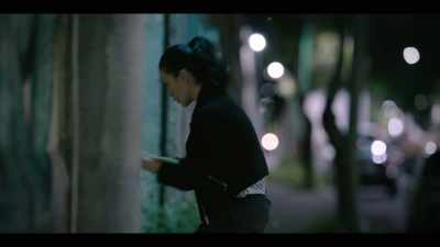 [indistinct chatter] - La Madre