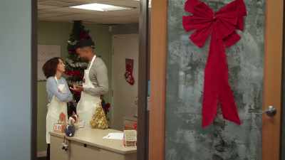 [indistinct chatter] - Make or Bake Christmas