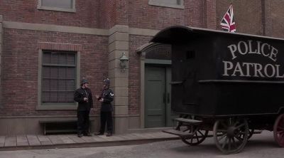 (indistinct chatter) - Murdoch Mysteries