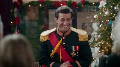 [indistinct chatter] - A Royal Christmas Holiday