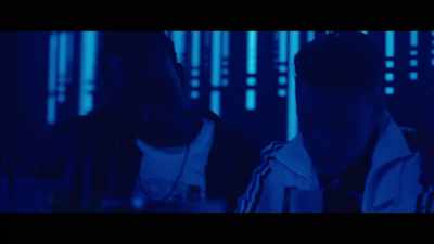 [indistinct chatter] - Femme