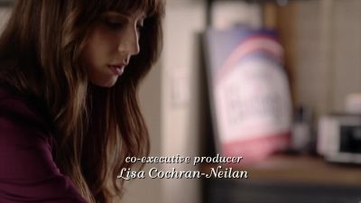 [indistinct chatter] - Pretty Little Liars