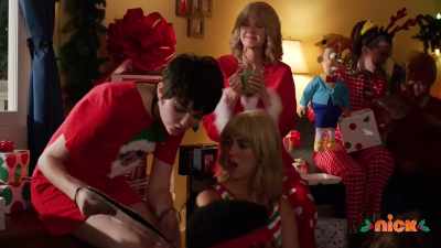 [indistinct chatter] - A Loud House Christmas