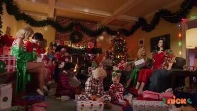 [indistinct chatter] - A Loud House Christmas
