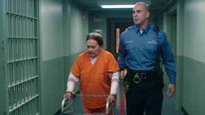[indistinct chatter] - Orange Is the New Black