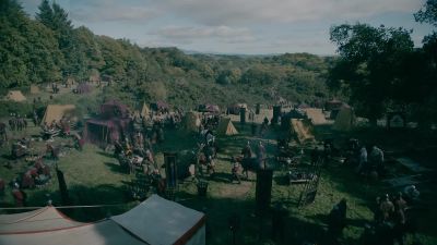 [indistinct chatter] - Vikings