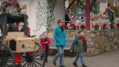 [indistinct chatter] - A Taste of Christmas