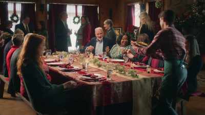 [indistinct chatter] - A Taste of Christmas