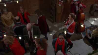 [indistinct chatter] - Christmas a la Mode