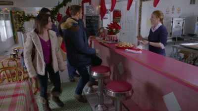 [indistinct chatter] - Christmas a la Mode