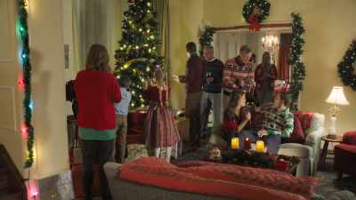 (indistinct chatter) - Grounded for Christmas