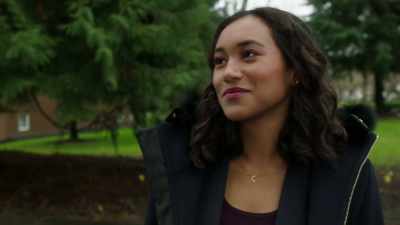 [indistinct chatter] - Pretty Little Liars: The Perfectionists