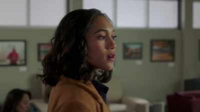 [indistinct chatter] - Pretty Little Liars: The Perfectionists
