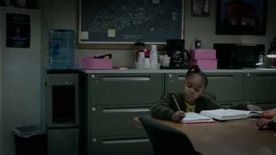 [indistinct chatter] - Good Girls