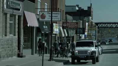 [indistinct chatter] - Eyewitness