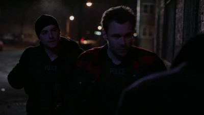       [indistinct chatter] - Chicago P.D.