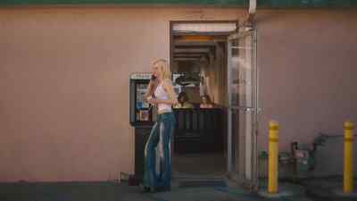 [indistinct chatter] - Lola