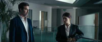[indistinct chatter] - The Man Who Fell to Earth