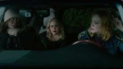 [indistinct chatter,
shopping cart rattling] - Good Girls