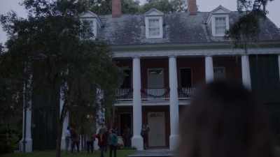[indistinct chattering] - Christmas in Louisiana