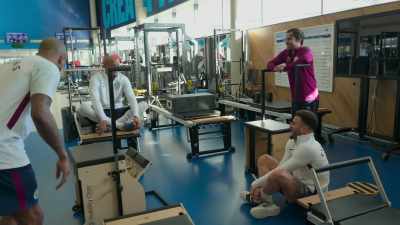 [indistinct conversation] - All or Nothing: Manchester City