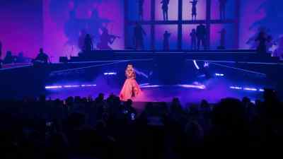 [ Indistinct conversation ] - Carrie Underwood: Reflection