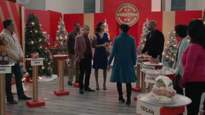 [indistinct conversation] - The Great Holiday Bake War