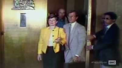 [Indistinct conversations,
camera shutters clicking] - The Preppy Murder: Death in Central Park