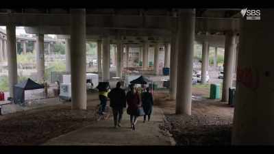 (INDISTINCT DIALOGUE) - DI Ray