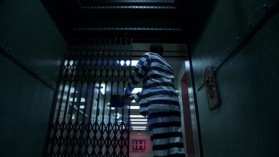 (indistinct groaning, shouting) - Gotham