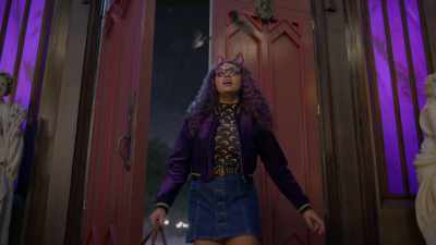 [indistinct monster chatter] - Monster High: The Movie