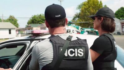 (indistinct police radio
communication) - NCIS: New Orleans