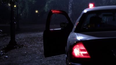 ( indistinct
radio transmission ) - Pretty Little Liars