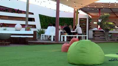 (INDISTINCT) - Love Island
